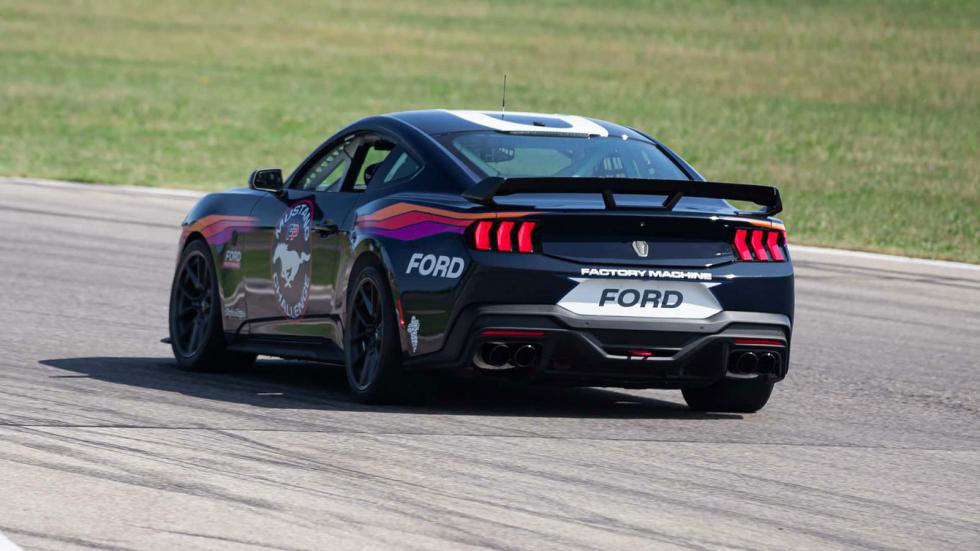 Ντεμπούτο για την πιστάδικη Ford Mustang Dark Horse R